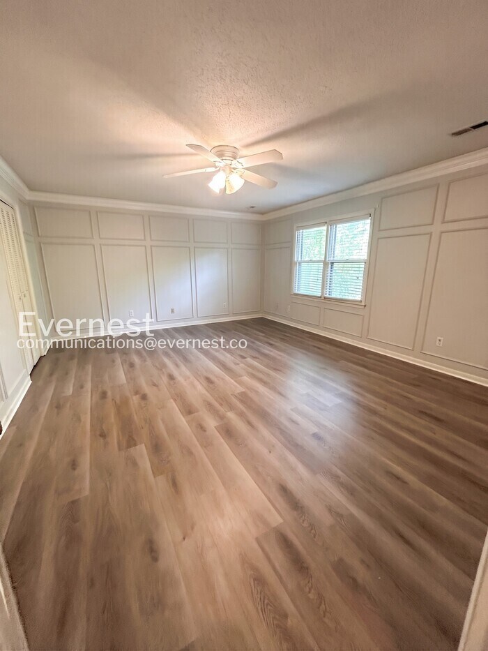 Building Photo - 3208 Pinecrest Dr