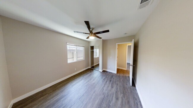 Building Photo - Beautiful home on Tipton with private yard!!