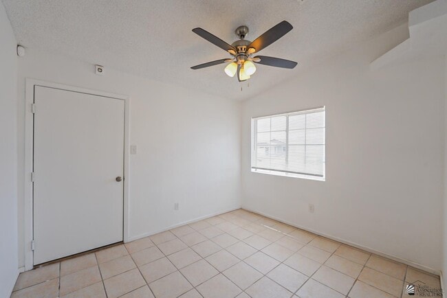 Building Photo - 604 Yucca St