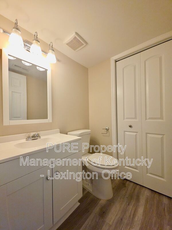 Building Photo - 3493 Sutherland Dr