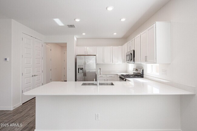 Building Photo - 16581 W Charlotte Dr