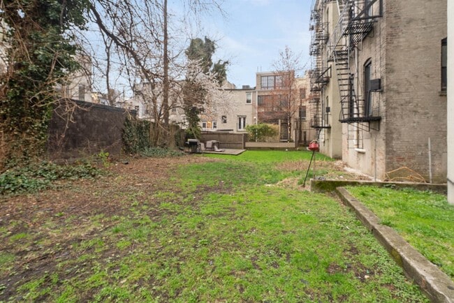 Building Photo - 809 Park Ave