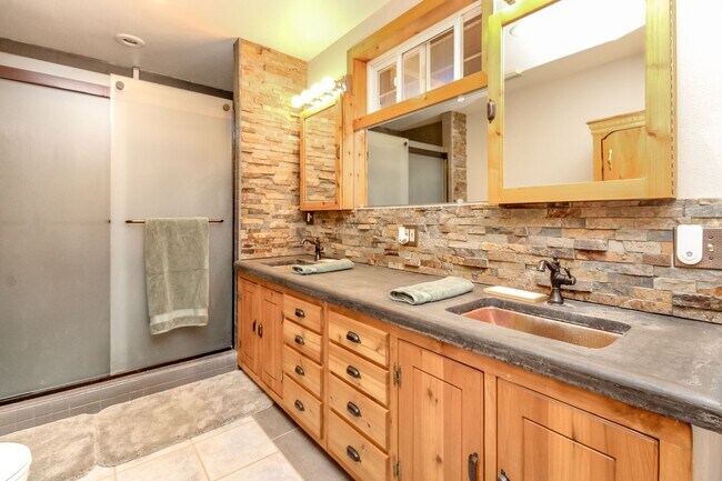 Building Photo - Cozy Northwest Living in Lake Minterwood – Spacious Home with Garage