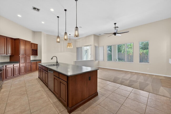 Building Photo - 4385 S Crosscreek Dr