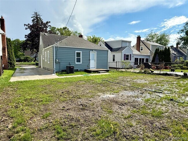 Building Photo - 1010 Larkmoor Blvd