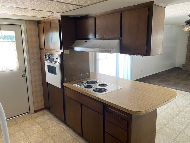Building Photo - 3326 S Country Club Way