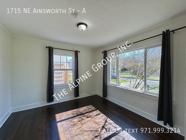 Building Photo - 3 Bedrooms in NE Portland!