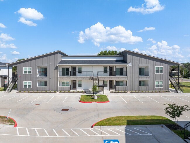 Building Photo - 1326 Prairie Dr