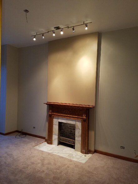 Building Photo - 4459 S Oakenwald Ave