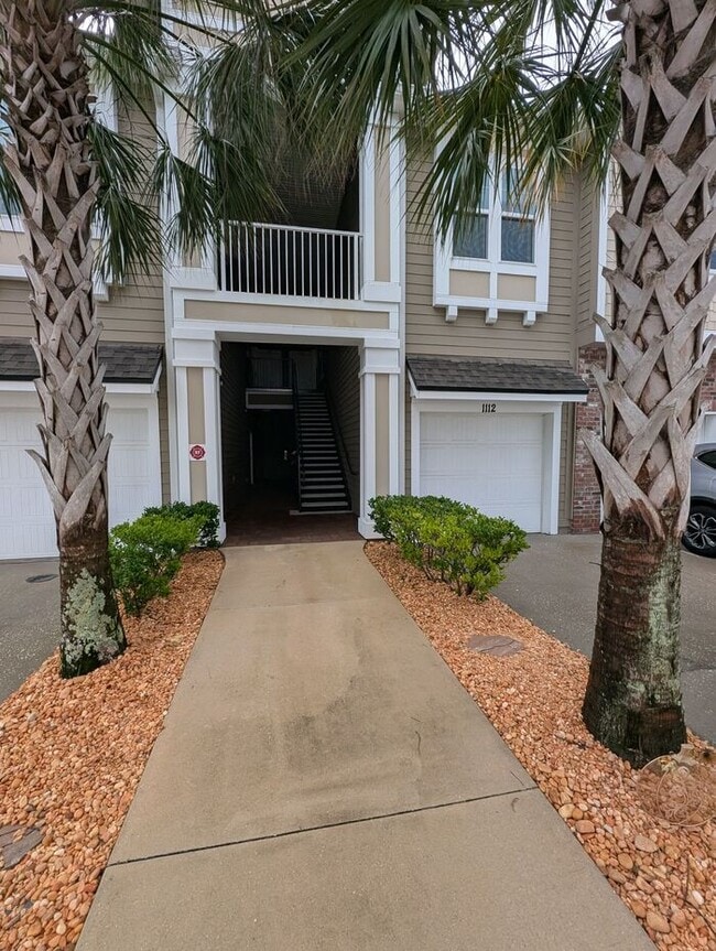 Building Photo - Stunning Townhome off SR 16 on Sebatian Cove