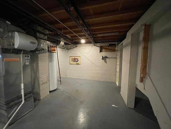 Building Photo - 2132 S 48th Ave