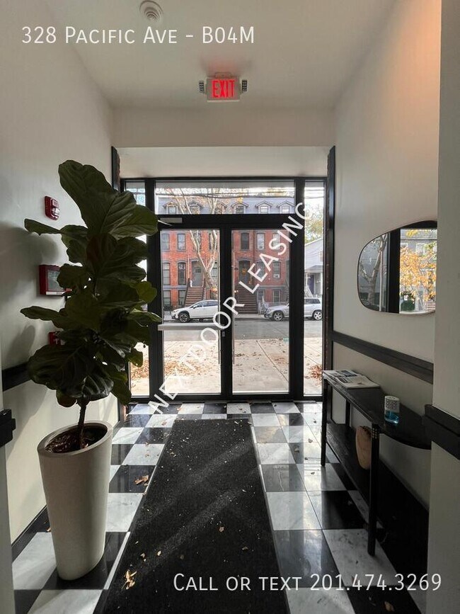 Building Photo - 328 Pacific Ave