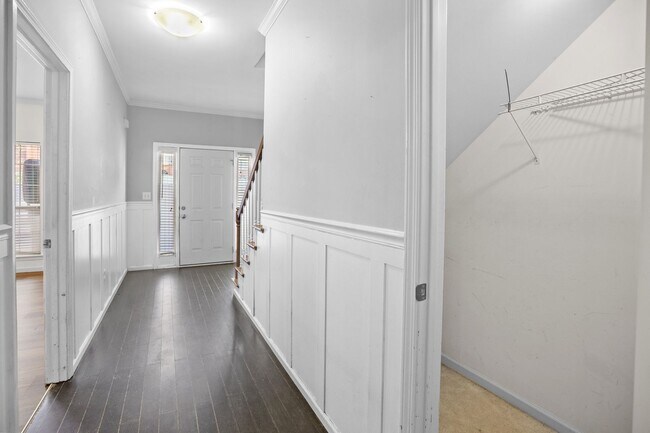 Building Photo - 4 Bedroom 2 Bath Townhouse in Pelham