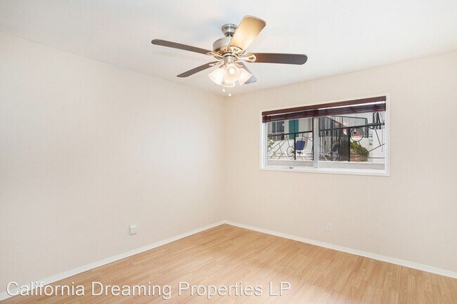 Building Photo - 520-524 Avenida Victoria
