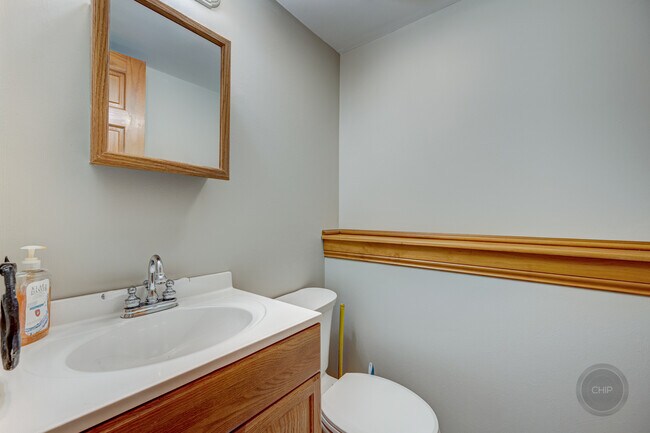 Building Photo - 4 N Birchwood Dr