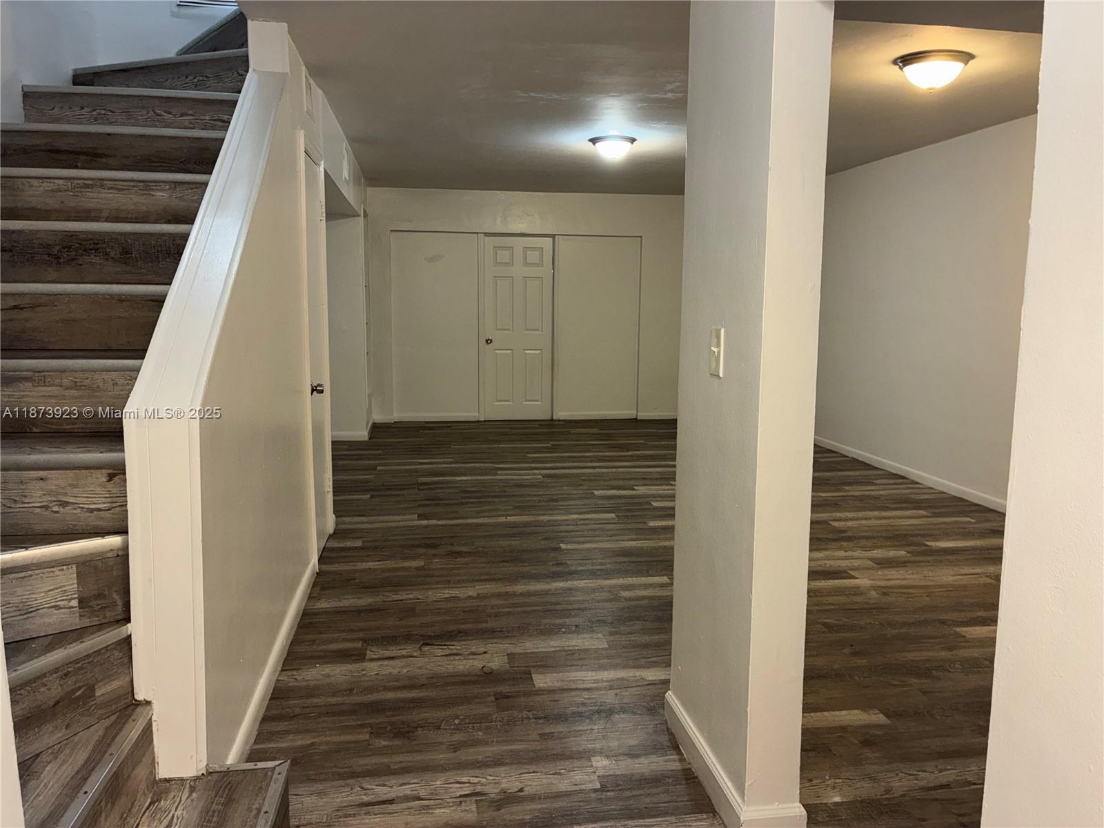 Building Photo - 1358 W 69th St