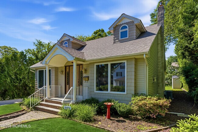 Building Photo - 506 Woodland Rd
