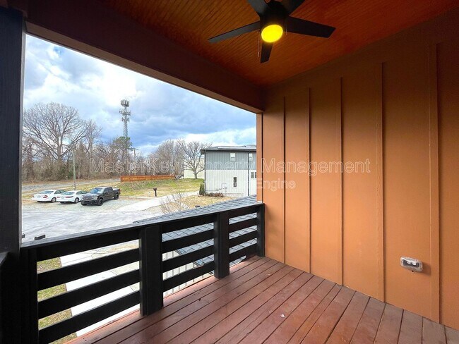 Building Photo - 929 Ramseur St