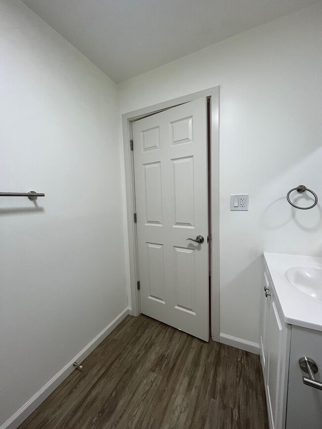 Building Photo - Viewpoint