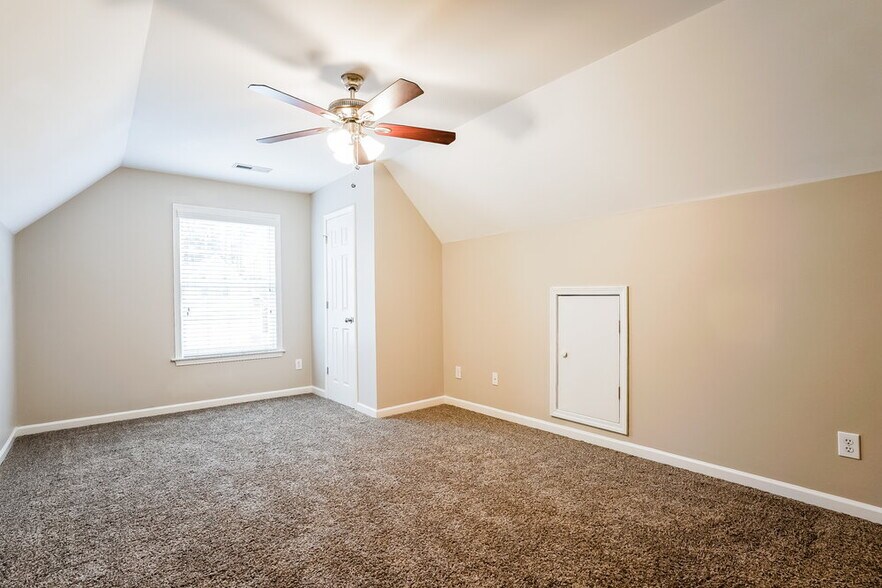 Building Photo - 125 Pearson Place