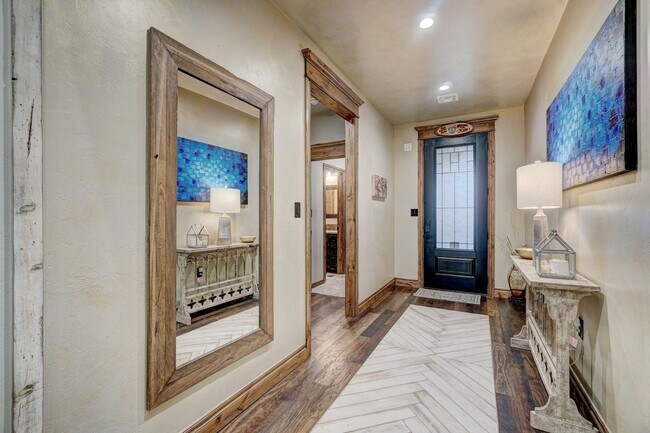 Building Photo - 4009 NE Realtree Dr