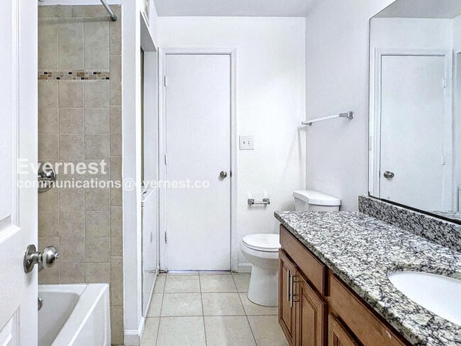 Building Photo - 1011 Fallcrest Ct