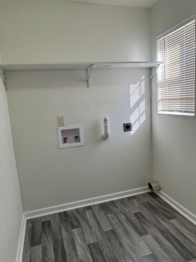 Building Photo - ONEAL.1713/15