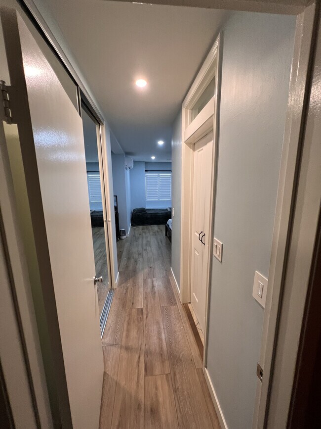 Building Photo - 5651 Sumner Way