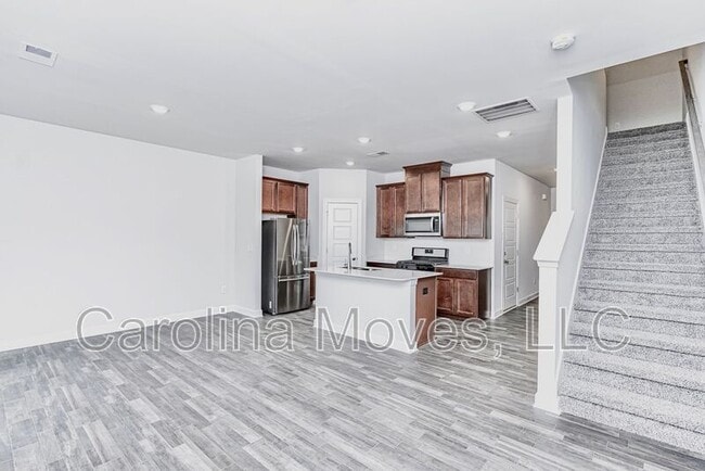 Building Photo - 225 Telford Dr