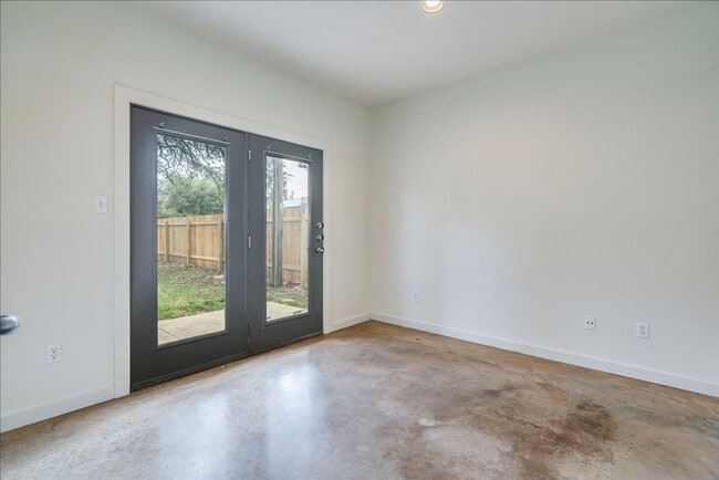 Building Photo - 2811 Hardeman-B