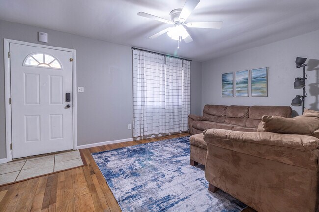 Building Photo - 210 W El Cortez Dr