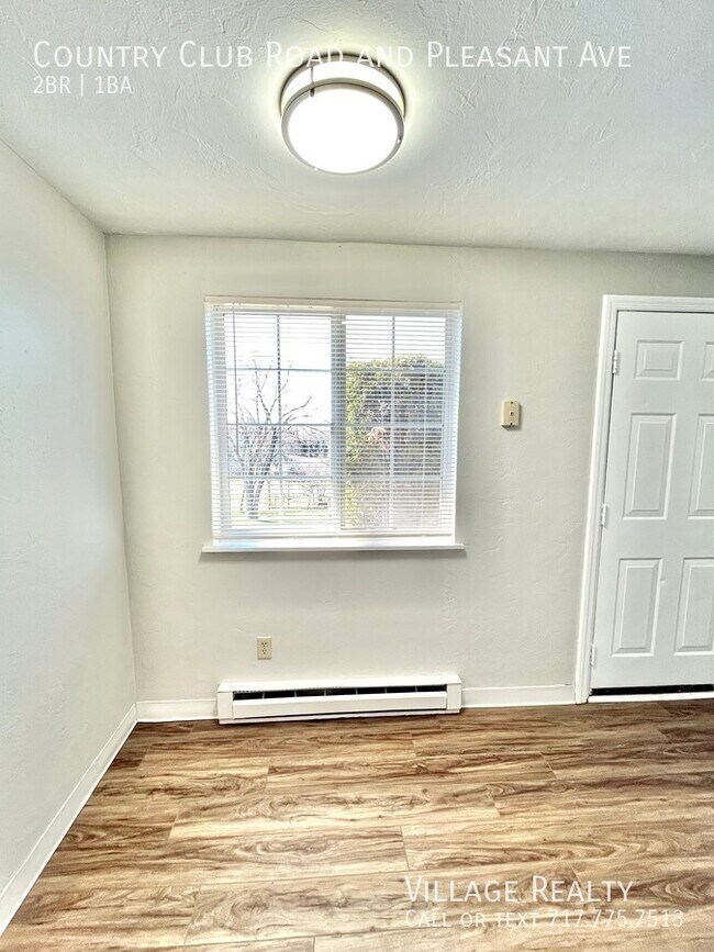 Building Photo - 615 Country Club Rd