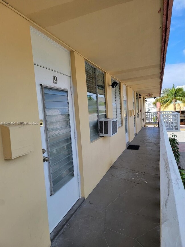 Building Photo - 441 Collins Ave