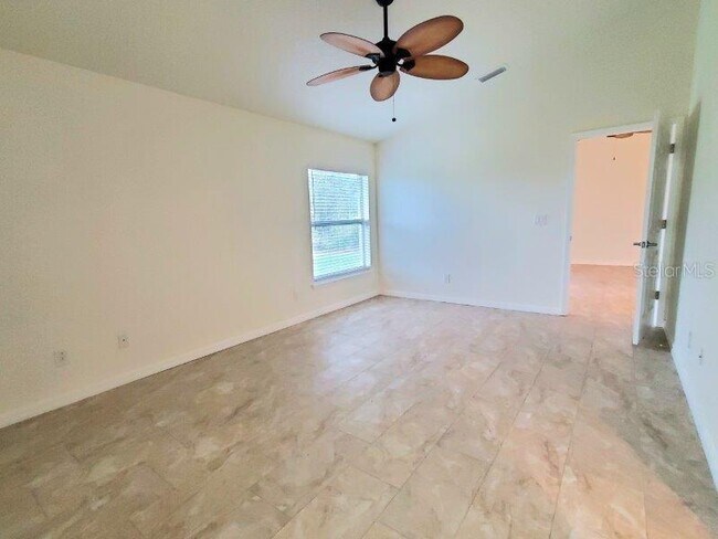 Building Photo - 1192 Oceanic Rd