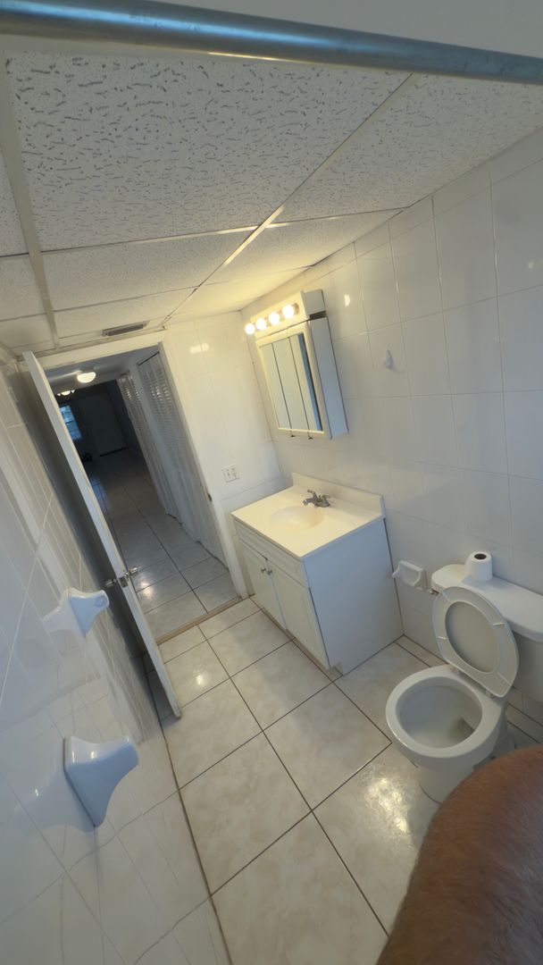Building Photo - Spacious 1-Bed Condo in Sutton House – 974...