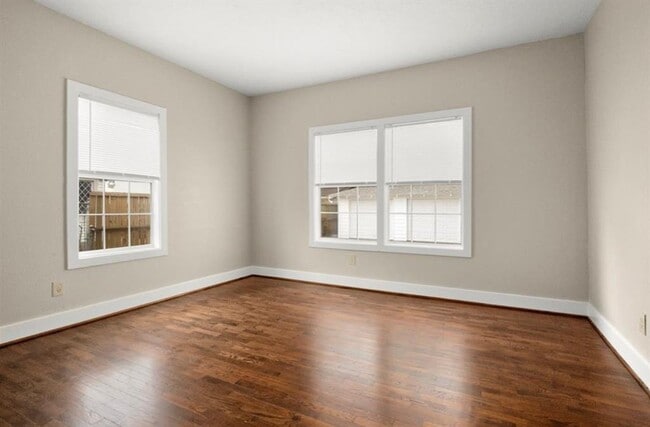 Building Photo - 304 Delmar St