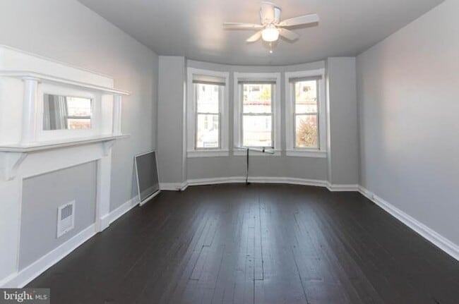 Building Photo - Spacious 3 Bedroom Townhome