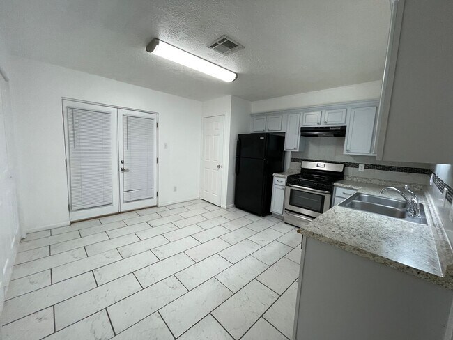 Building Photo - 3704CH