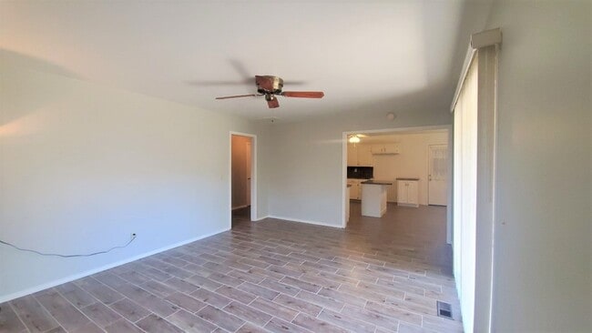 Building Photo - Super 3 Bed 2 Bath 2 Car Garage in Rolling...
