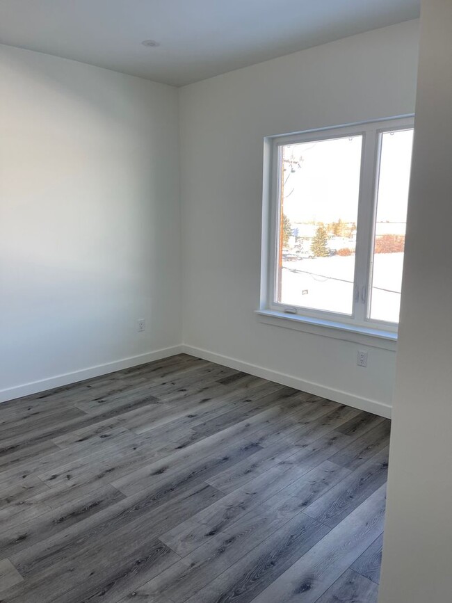 Building Photo - NEW! 2 Bedroom on campus!