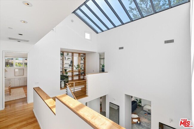 Building Photo - 211 S Valley St