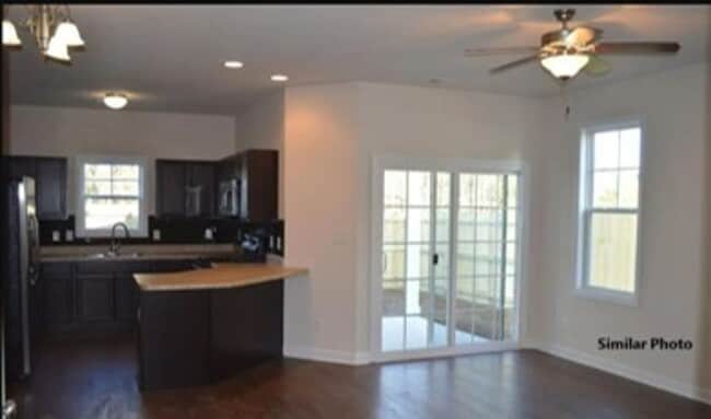 Building Photo - Townhouse For Rent in Holly Ridge
