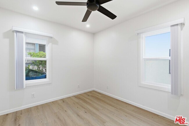 Building Photo - 580 W 15th St