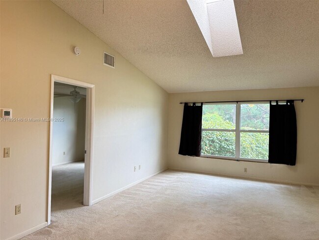 Building Photo - 8228 SE Croft Cir