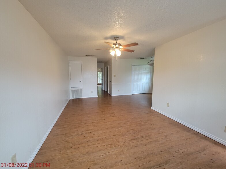 Building Photo - 1321 Quail Trl