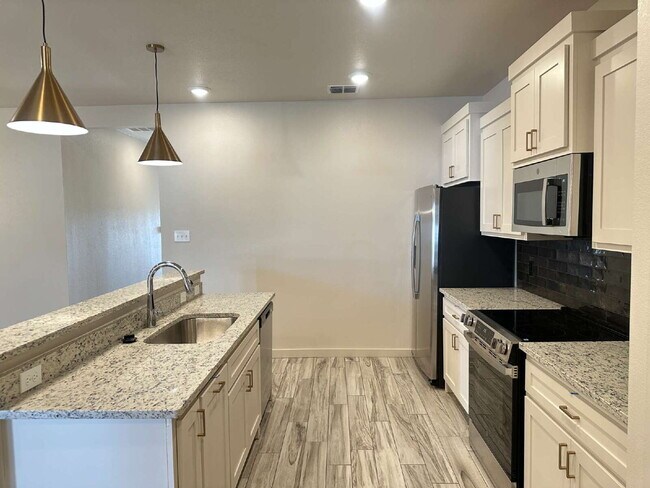 Building Photo - Brand new townhomes in Frenship East!