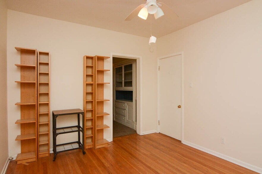 Building Photo - 3426 N Lincoln Ave