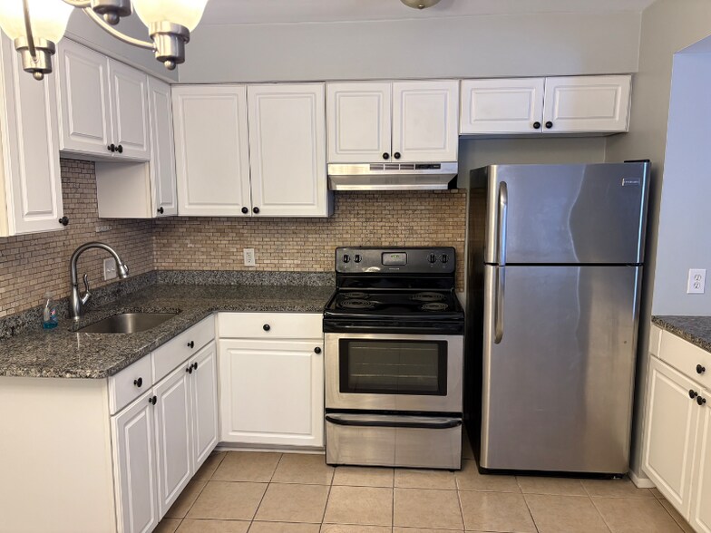 Building Photo - 19815 E 14 Mile Rd