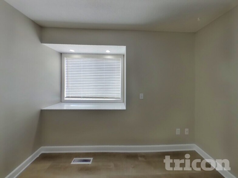 Building Photo - 1300 Bluebill Blvd