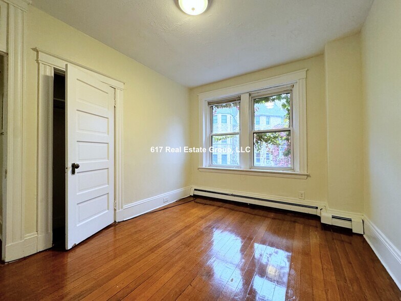 Building Photo - 208 Winthrop Rd